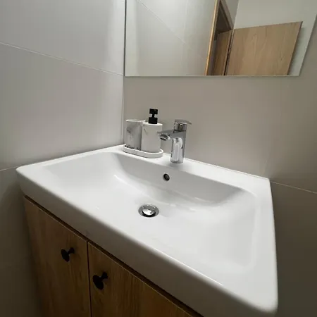 Biquarters アパート